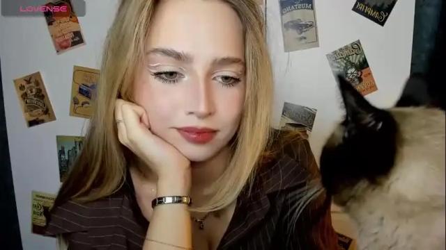 Image 4 of top_twins Stream on Chaturbate on 8 months ago