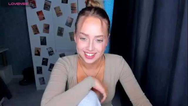 Image 4 of top_twins Stream on Chaturbate on 7 months ago