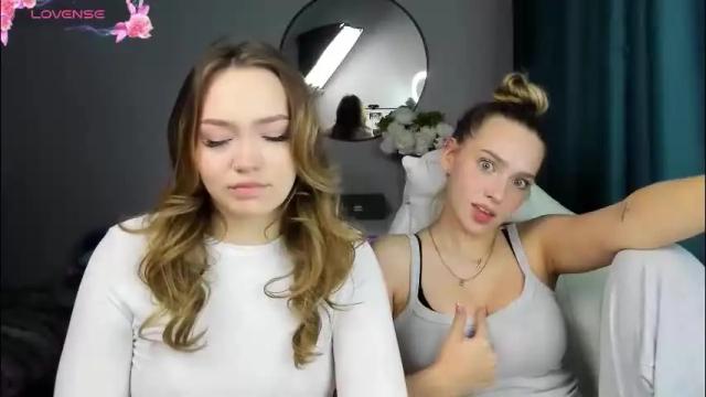 Image 4 of top_twins Stream on Chaturbate on 6 months ago