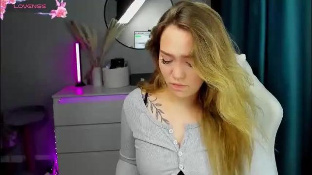 Image 3 of top_twins Stream on Chaturbate on 5 months ago