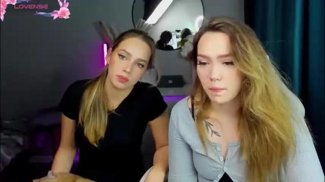 Image 7 of top_twins Stream on Chaturbate on 5 months ago