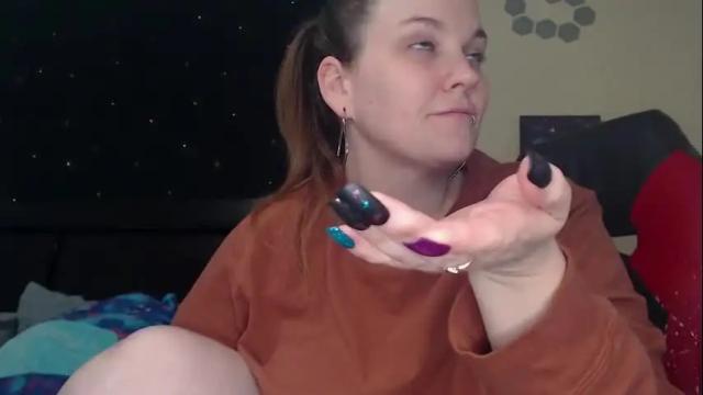 Image 2 of toxiclilly Stream on Chaturbate on 27 days ago