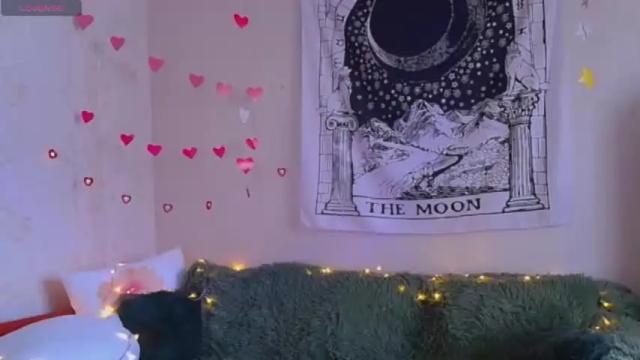 Image 2 of traharaaa Stream on Chaturbate on 14 months ago