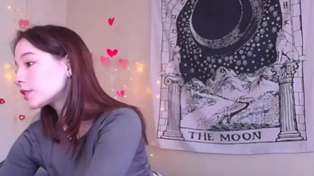 Image 3 of traharaaa Stream on Chaturbate on 14 months ago