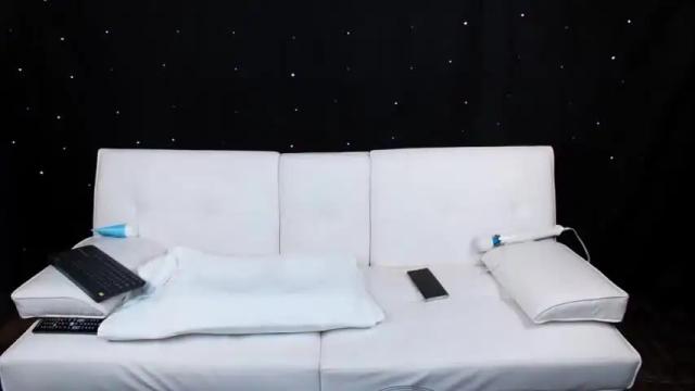 Image 4 of transcayenne Stream on Chaturbate on 16 months ago