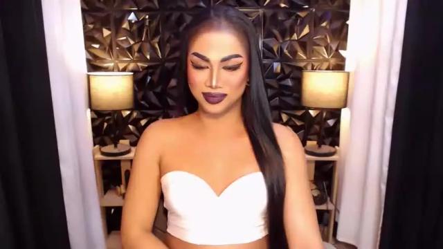 Image 2 of translunaa Stream on Chaturbate on 22 months ago