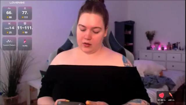 Image 4 of trinititi Stream on Chaturbate on 1 month ago