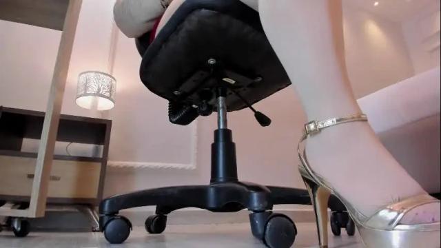 Image 3 of trinitixx Stream on Chaturbate on 1 month ago