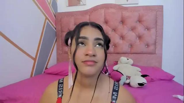 Image 3 of trixie_queen Stream on Chaturbate on 1 month ago