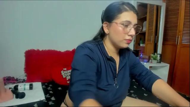 Image 3 of trixiecurv Stream on Chaturbate on 2 months ago
