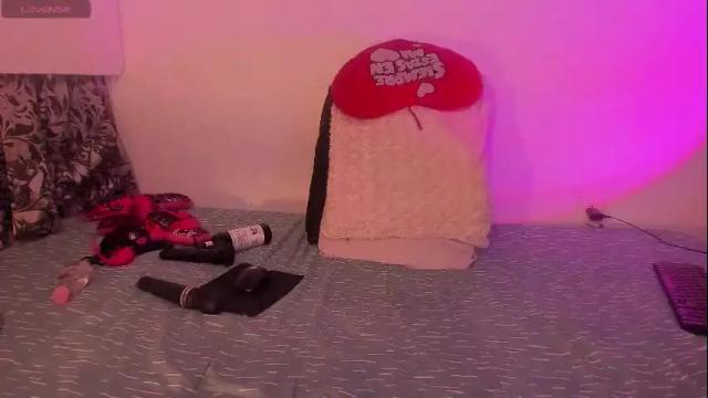 Image 2 of trixiecurv Stream on Chaturbate on 12 days ago