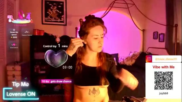 Image 2 of trixiedivine Stream on Chaturbate on 25 days ago