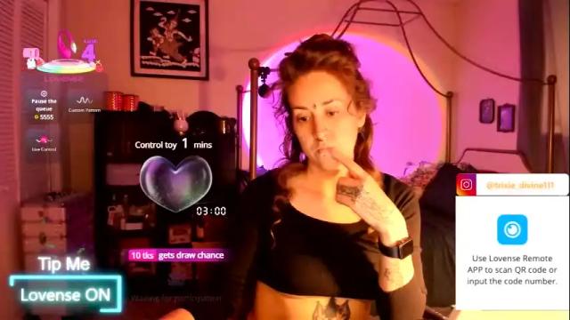 Image 3 of trixiedivine Stream on Chaturbate on 25 days ago