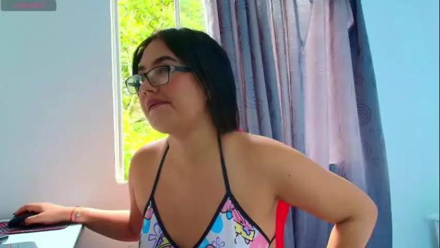 Image 2 of trixiee_dolls Stream on Chaturbate on 2 days ago
