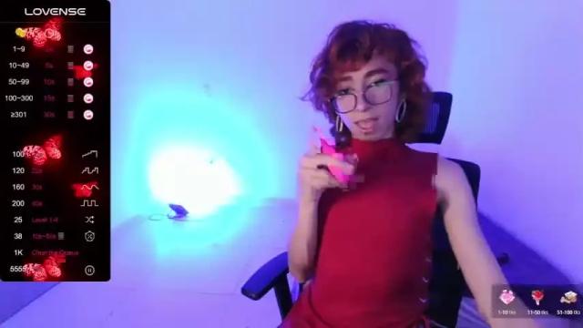 Image 2 of trixy_roses Stream on Chaturbate on 13 months ago