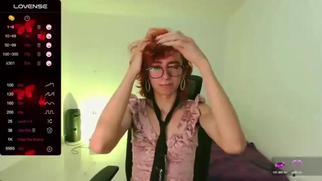 Image 2 of trixy_roses Stream on Chaturbate on 16 months ago