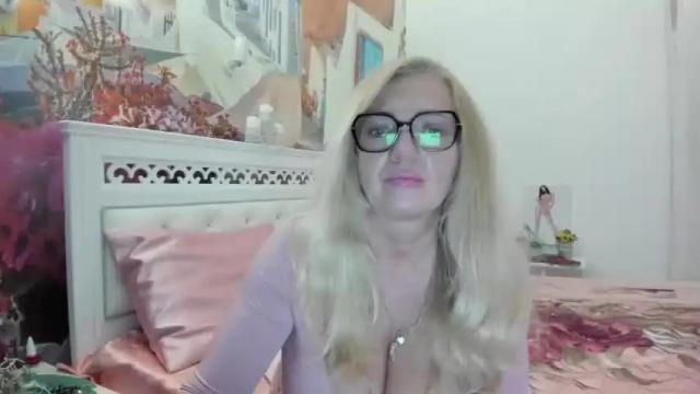 Image 2 of truefoxyyy Stream on Chaturbate on 12 months ago