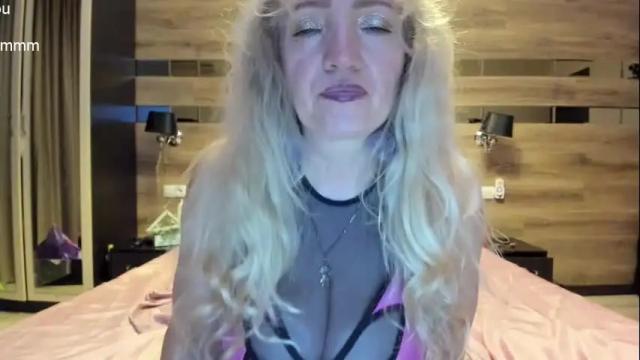 Image 3 of truefoxyyy Stream on Chaturbate on 7 days ago