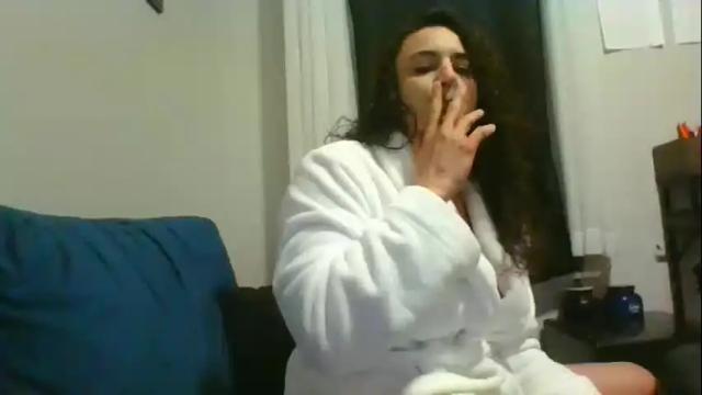Image 2 of truemilfbella Stream on Chaturbate on 13 months ago