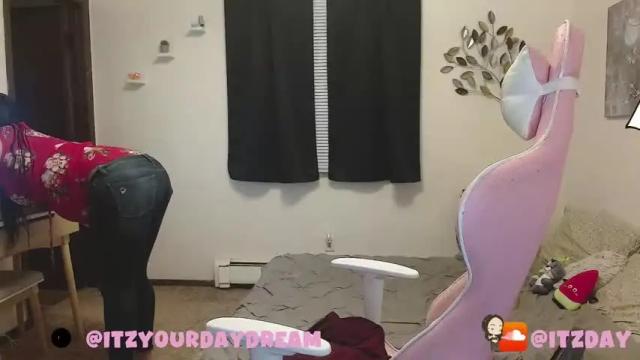 Image 2 of ts_day Stream on Chaturbate on 19 months ago