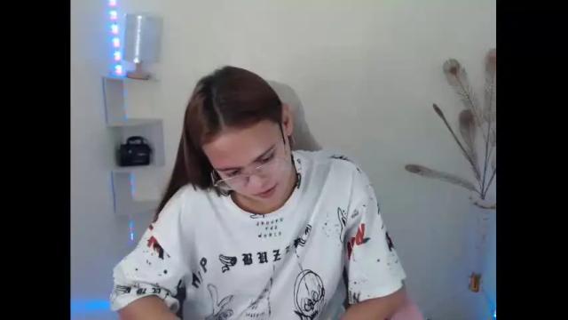 Image 2 of tsuncutmargauxx Stream on Chaturbate on 13 months ago
