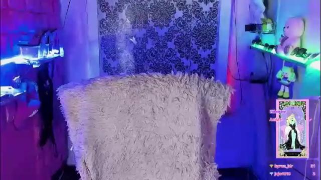 Image 8 of tsviolett Stream on Chaturbate on 2 months ago