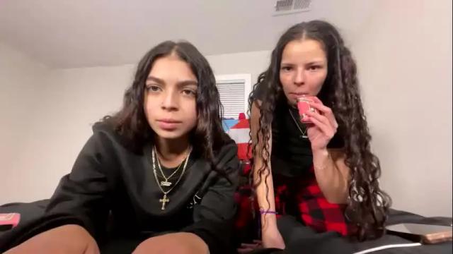 Image 3 of tus_reinas Stream on Chaturbate on 1 month ago