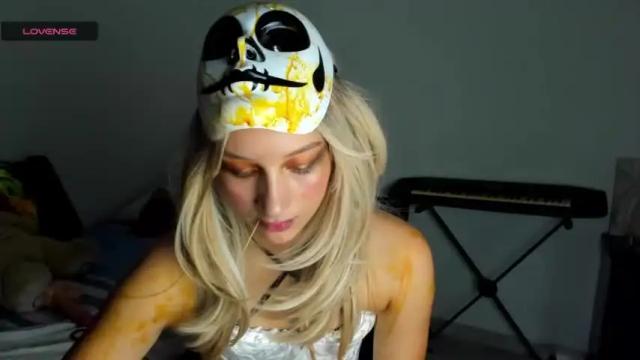 Image 3 of tutyhot Stream on Chaturbate on 18 months ago
