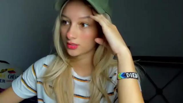 Image 3 of tutyhot Stream on Chaturbate on 17 months ago