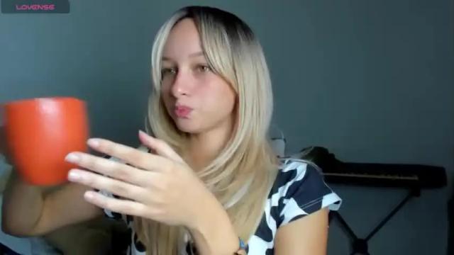 Image 6 of tutyhot Stream on Chaturbate on 17 months ago