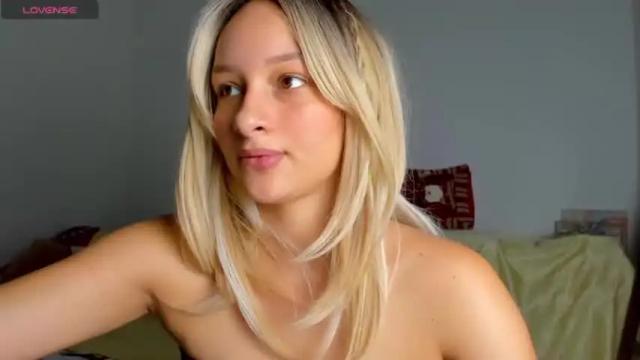 Image 7 of tutyhot Stream on Chaturbate on 16 months ago
