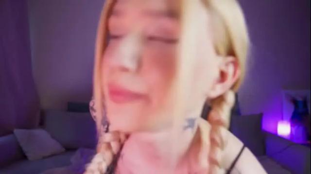 Image 3 of twiinkie_pie Stream on Chaturbate on 1 month ago