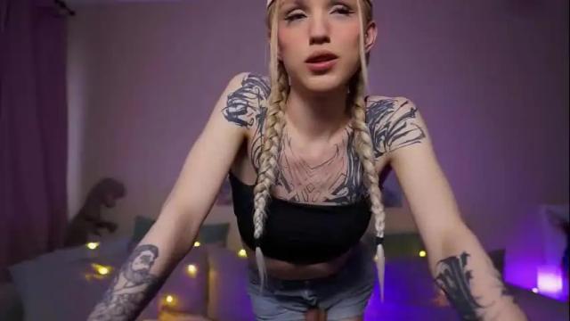 Image 6 of twiinkie_pie Stream on Chaturbate on 1 month ago