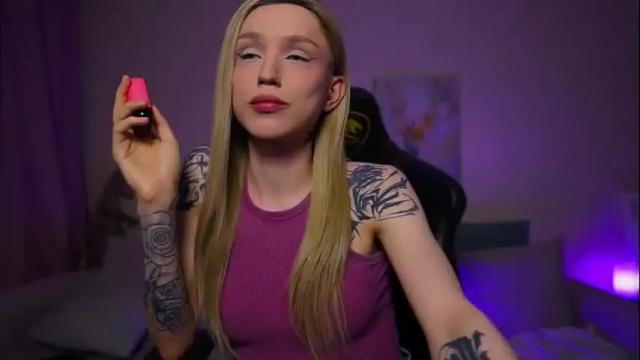 Image 3 of twiinkie_pie Stream on Chaturbate on 1 month ago