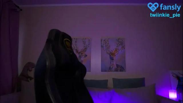 Image 7 of twiinkie_pie Stream on Chaturbate on 2 months ago