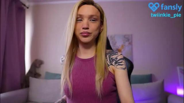 Image 2 of twiinkie_pie Stream on Chaturbate on 2 months ago