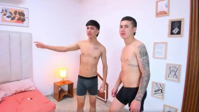 Image 12 of twogirls2boys Stream on Chaturbate on 11 days ago