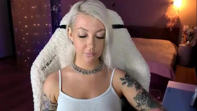 Image 3 of tykioty_miley Stream on Chaturbate on 1 month ago