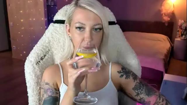 Image 7 of tykioty_miley Stream on Chaturbate on 14 days ago