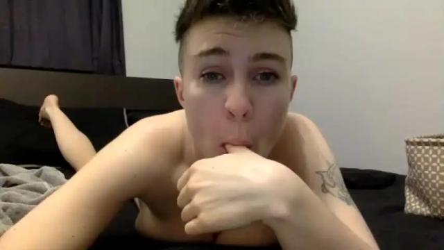 Image 3 of tylerhasthickthighs Stream on Chaturbate on 15 months ago
