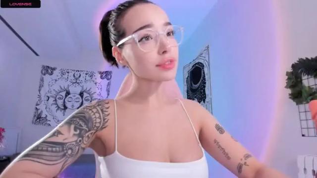 Image 10 of uhhottie Stream on Chaturbate on 16 months ago
