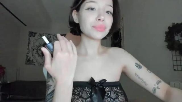 Image 11 of uhhottie Stream on Chaturbate on 13 months ago