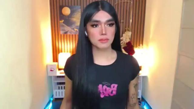 Image 2 of ultimatesexytrans Stream on Chaturbate on 15 months ago