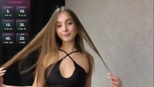 Image 8 of unearthly_julia Stream on Chaturbate on 1 month ago