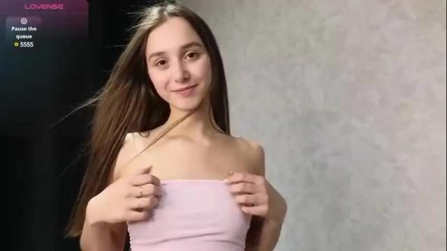 Image 3 of unearthly_julia Stream on Chaturbate on 1 month ago