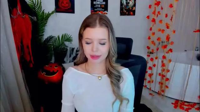 Image 11 of unforgettablalice Stream on Chaturbate on 2 months ago