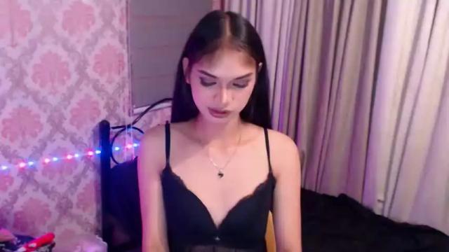 Image 3 of unforgettablefaira Stream on Chaturbate on 17 months ago