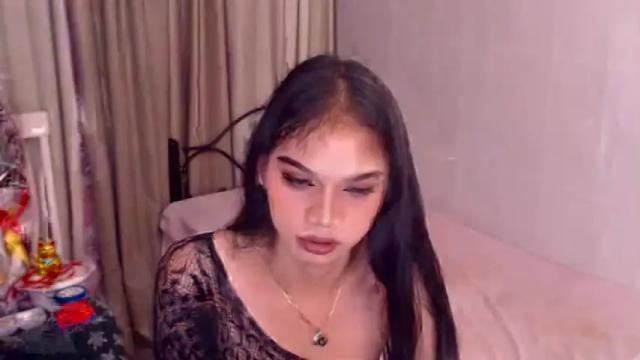 Image 12 of unforgettablefaira Stream on Chaturbate on 17 months ago
