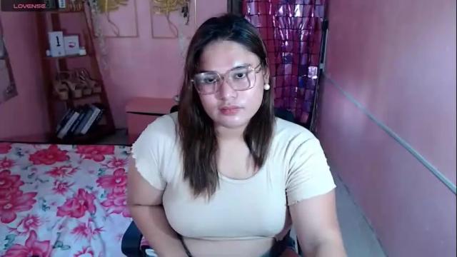 Image 12 of ur_baby_rebbecca Stream on Chaturbate on 16 days ago