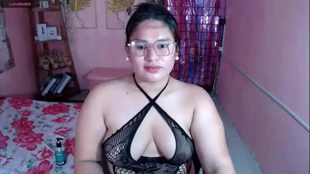 Image 12 of ur_baby_rebbecca Stream on Chaturbate on 15 days ago